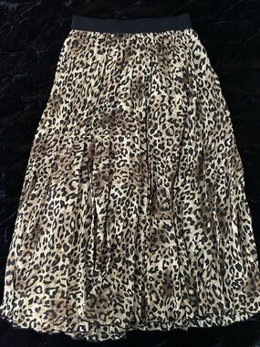 H&M Cream Satin-Lined Top with Black Edge Cheetah print skirt.